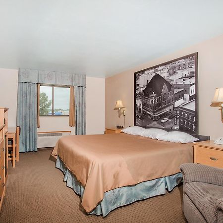ซูเปอร์ 8 บาย วินด์แฮม มอนโร Hotel Monroe ภายนอก รูปภาพ