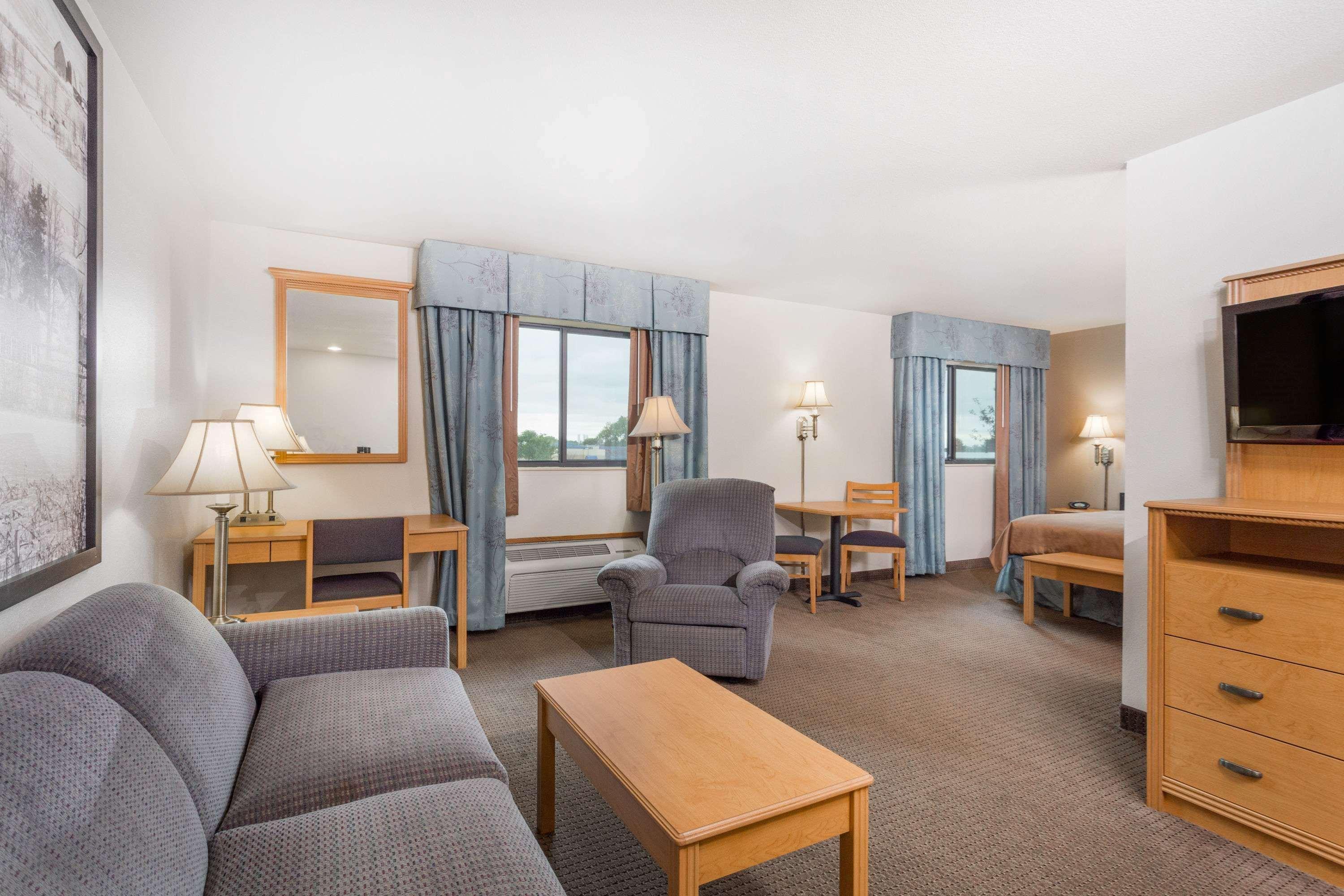 ซูเปอร์ 8 บาย วินด์แฮม มอนโร Hotel Monroe ภายนอก รูปภาพ