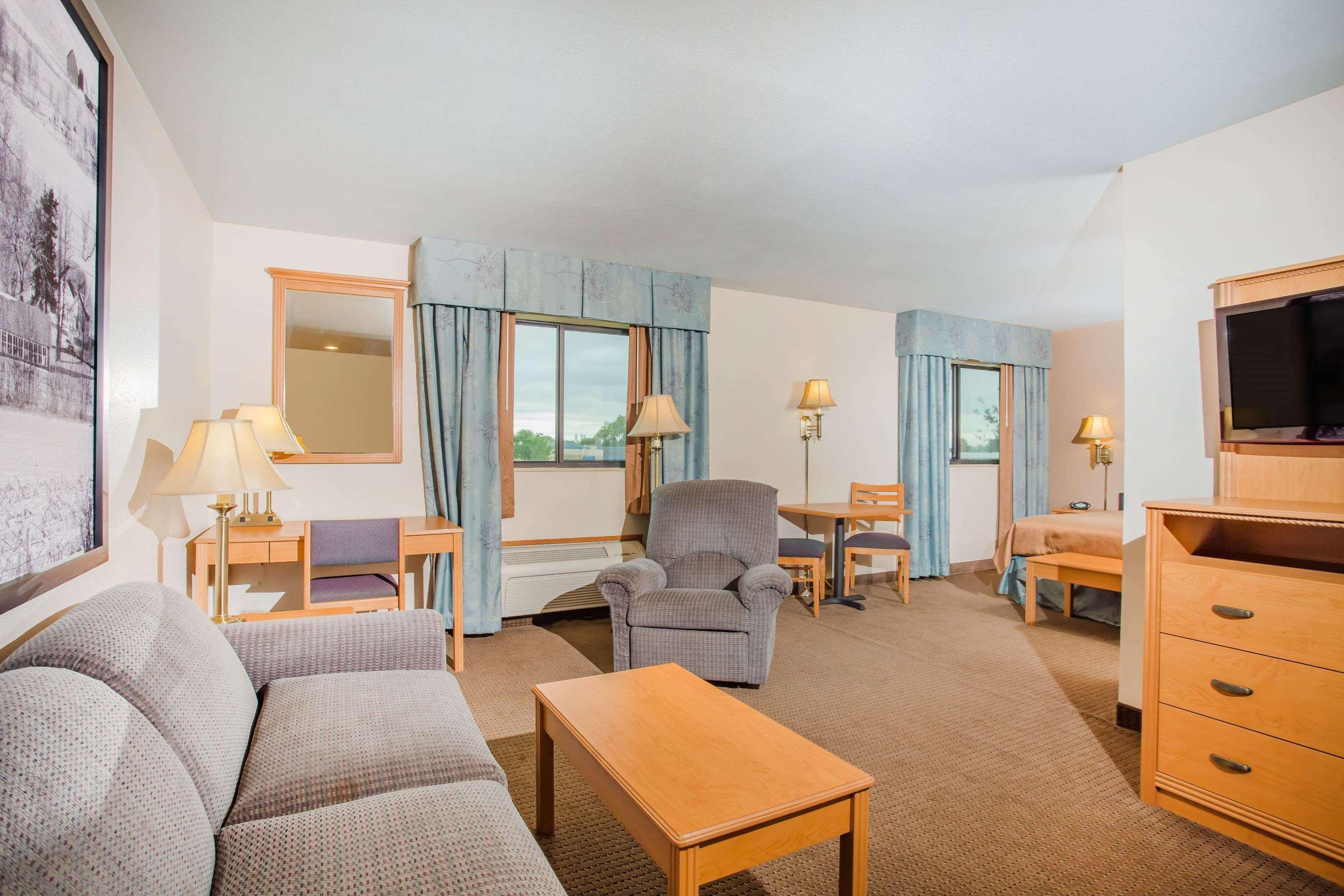 ซูเปอร์ 8 บาย วินด์แฮม มอนโร Hotel Monroe ภายนอก รูปภาพ