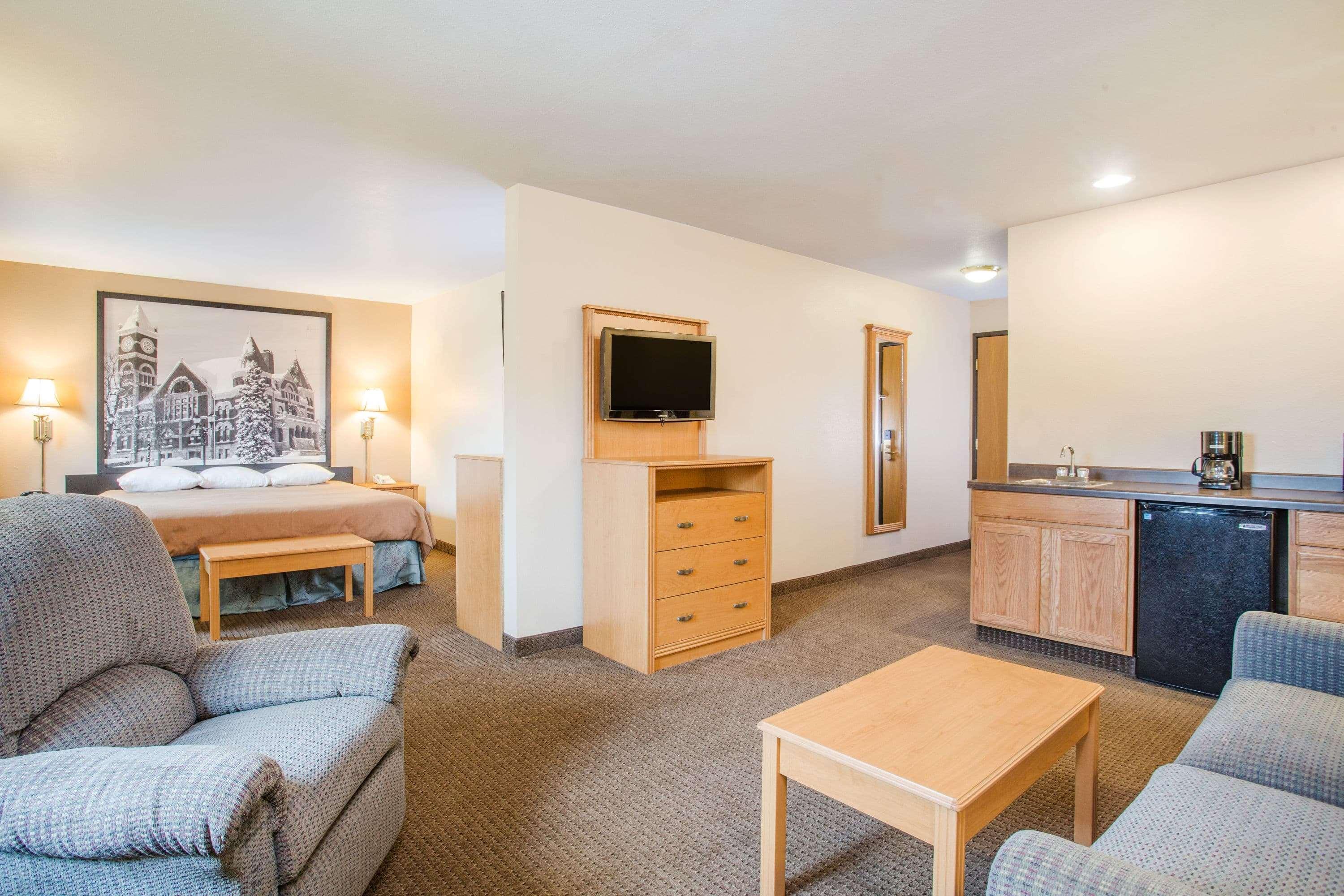 ซูเปอร์ 8 บาย วินด์แฮม มอนโร Hotel Monroe ภายนอก รูปภาพ