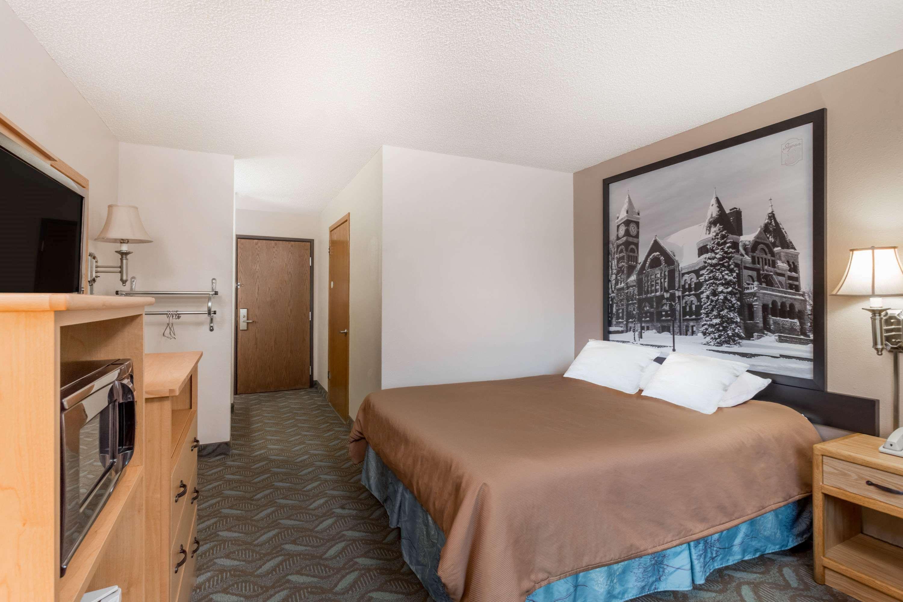 ซูเปอร์ 8 บาย วินด์แฮม มอนโร Hotel Monroe ภายนอก รูปภาพ