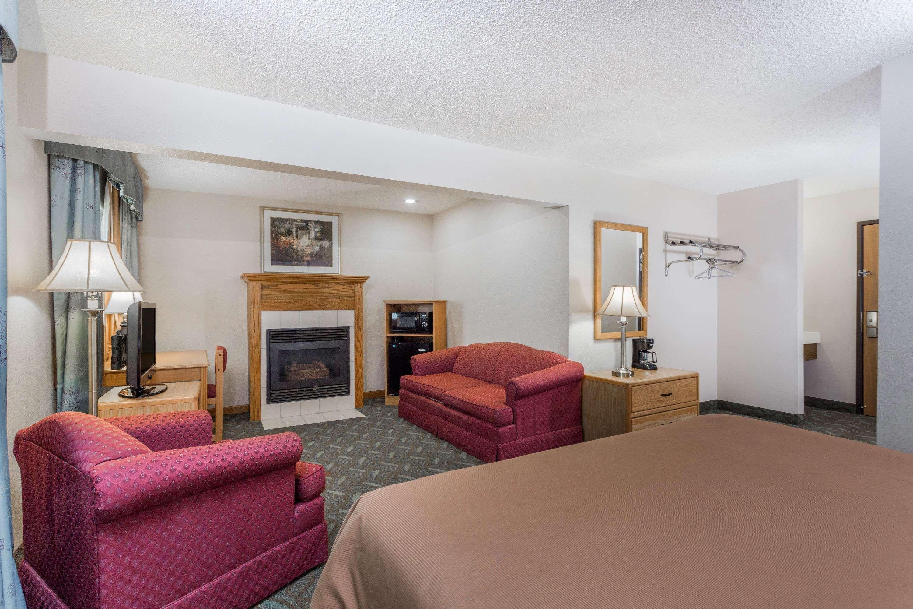 ซูเปอร์ 8 บาย วินด์แฮม มอนโร Hotel Monroe ภายนอก รูปภาพ