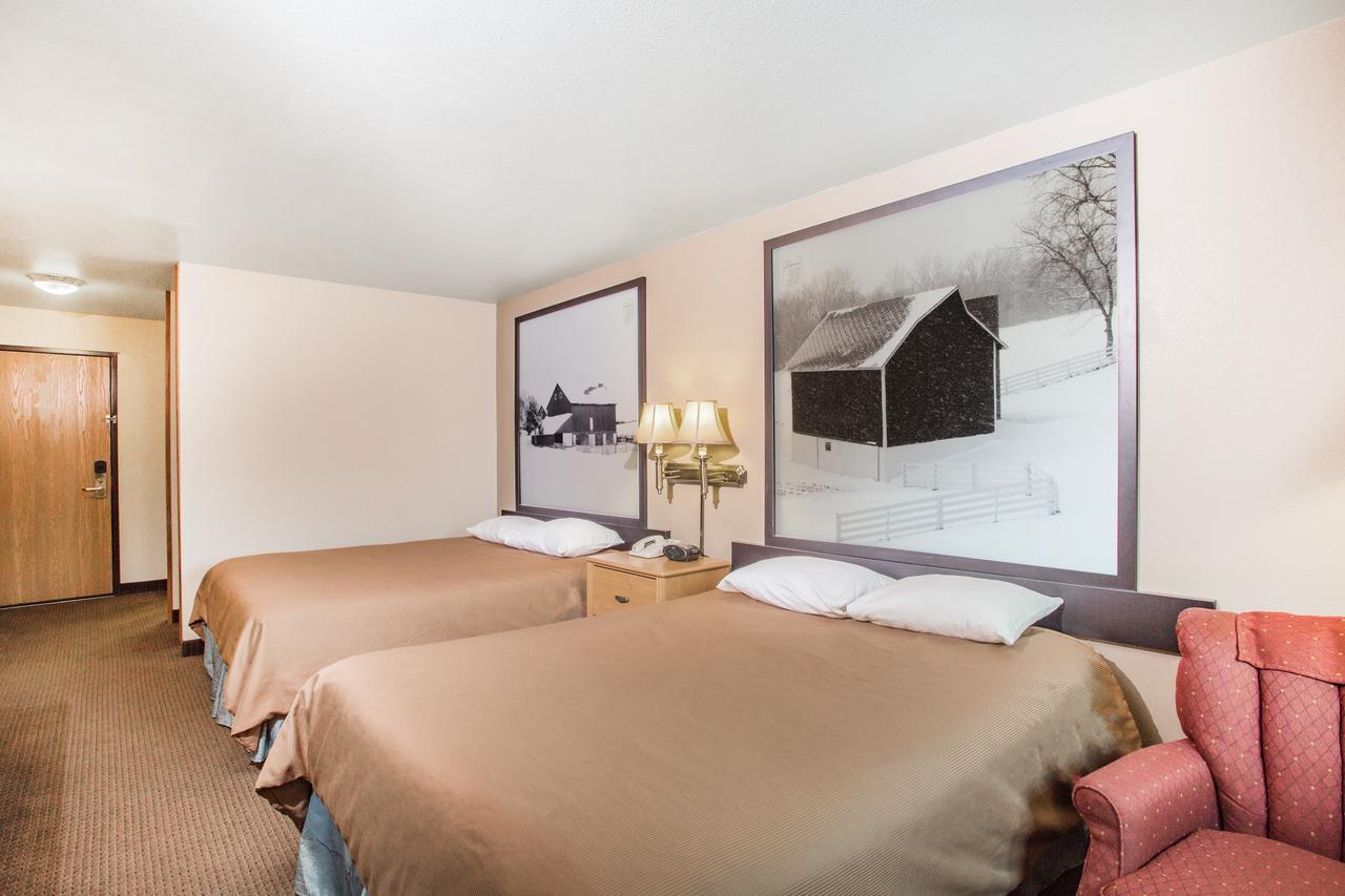 ซูเปอร์ 8 บาย วินด์แฮม มอนโร Hotel Monroe ภายนอก รูปภาพ