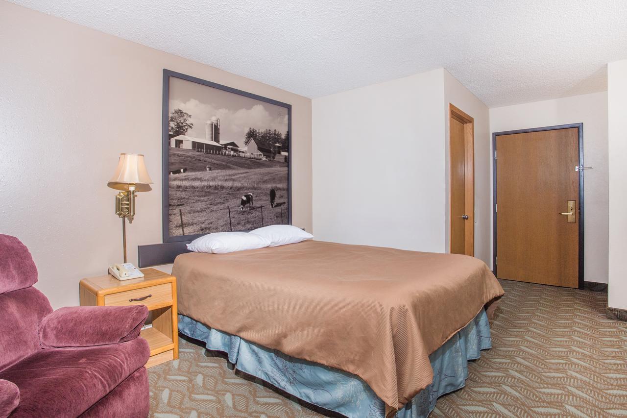 ซูเปอร์ 8 บาย วินด์แฮม มอนโร Hotel Monroe ภายนอก รูปภาพ